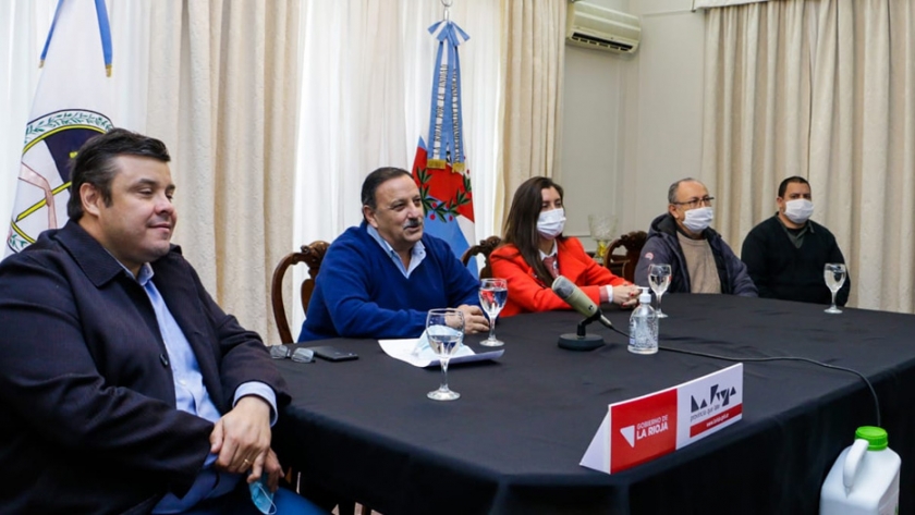 Entrega de herbicidas a más de 160 pequeños productores de comino de Bañado de los Pantanos