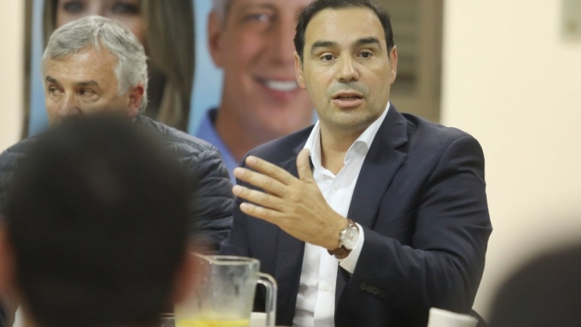 Valdés con representantes empresariales abogó por 