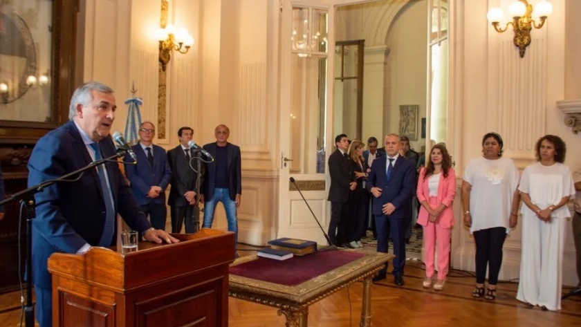 Morales posesionó a nuevos ministros y funcionarios provinciales