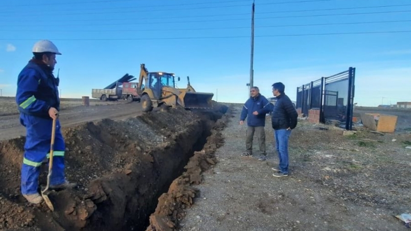 Santa Cruz: Servicios Públicos instaló redes de agua en el barrio Ayres Argentinos