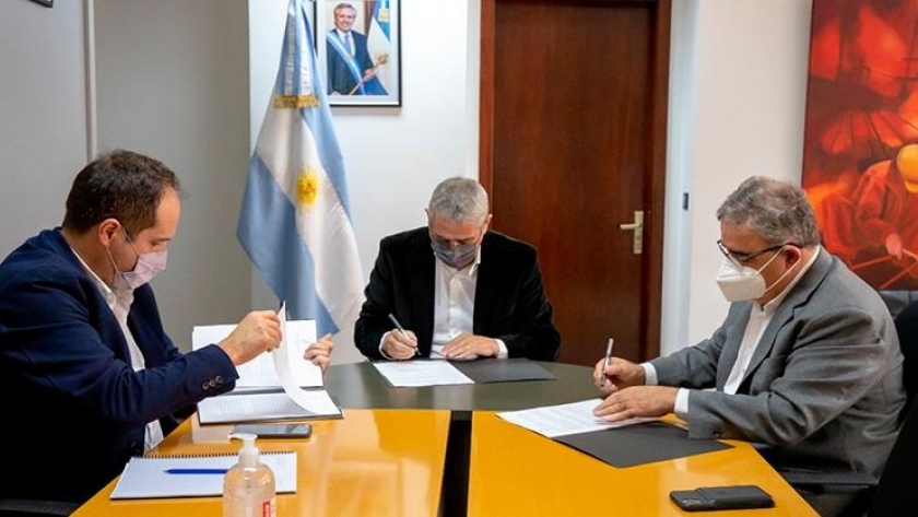 El gobernador Jalil  firmó un convenio para la construcción de 460 nuevas viviendas