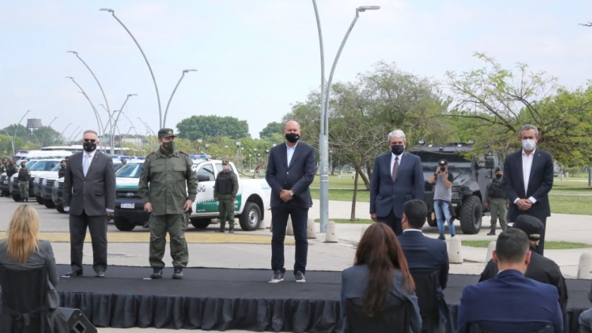Perotti y Fernández recibieron a los 575 efectivos de gendarmería que llegaron a la ciudad de Rosario