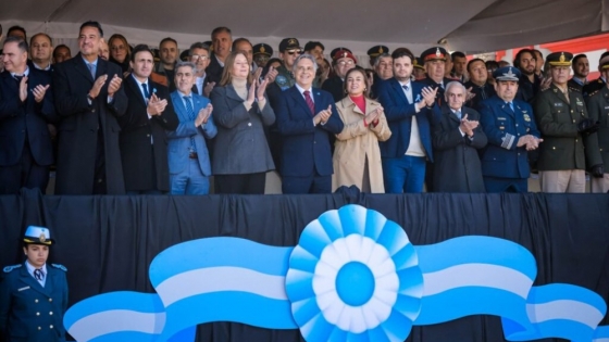 Martín Llaryora encabezó el acto oficial por el Día de la Bandera en Río Primero: 