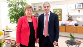 Caputo se alista para la próxima misión del FMI: reservas, dólar y respaldo de Estados Unidos en la mira