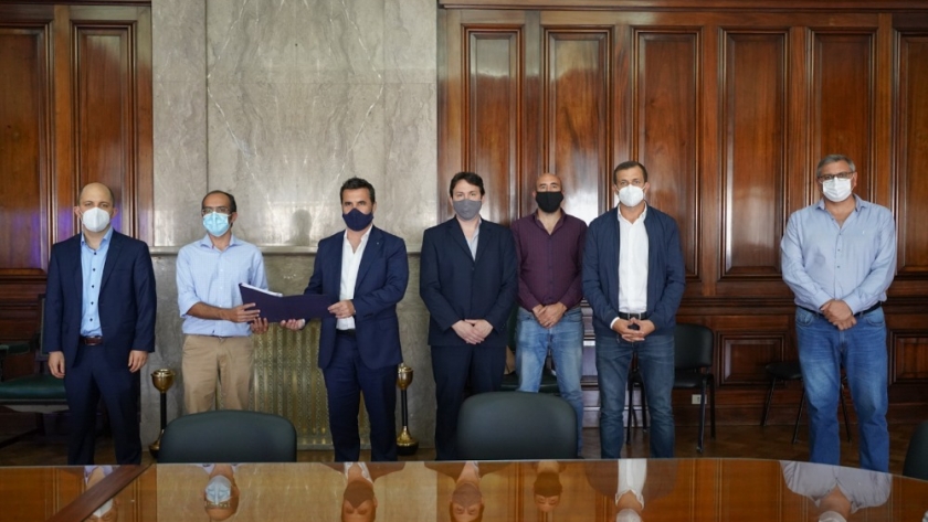 Interior acompañó la firma de un acuerdo para finalizar la ampliación de la red eléctrica del municipio de Bolívar