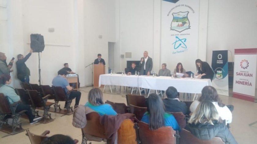 Jóvenes de Sarmiento recibieron becas de estudio provenientes de fondos mineros