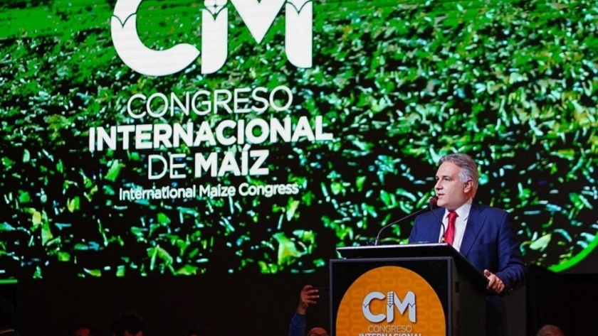 Martín Llaryora impulsa una nueva ley de biocombustibles en el Congreso Internacional de Maíz