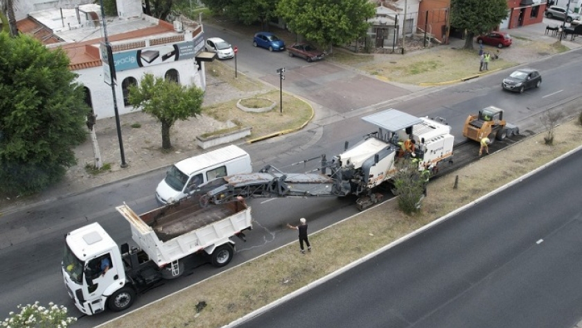 La Provincia avanza con las obras de repavimentación en Camino Centenario