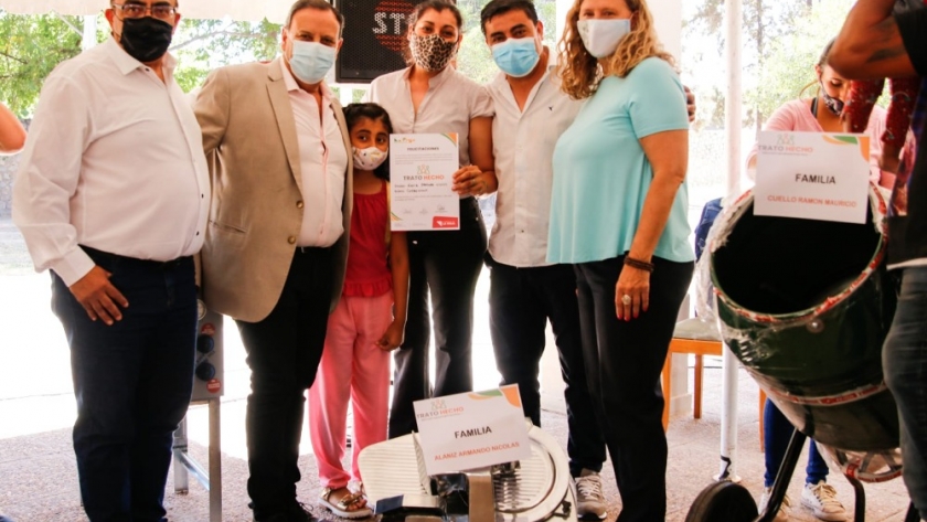 El gobierno provincial generó 55 nuevos emprendimientos para las familias riojanas