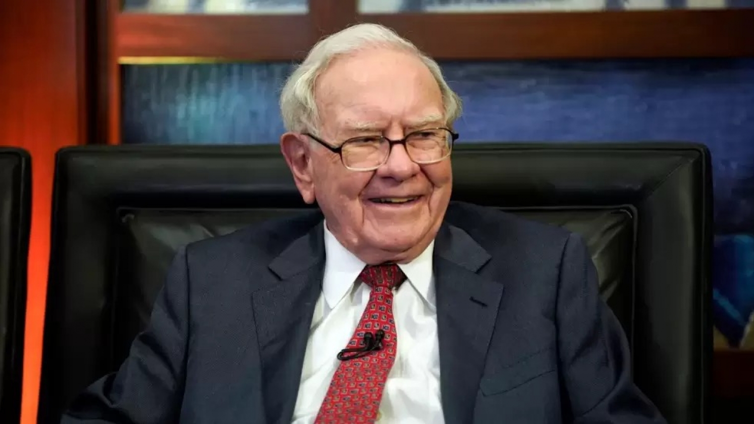 Berkshire acelera ventas y refuerza apuestas selectivas antes del recambio en la cúpula