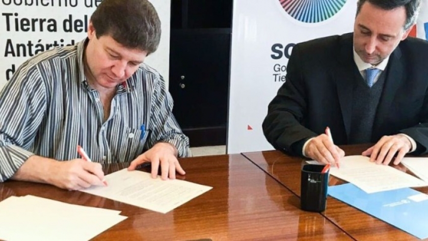 El Gobernador Melella firmó convenio con la AGP para el estudio de factibilidad de una nueva terminal de pasajeros de cruceros
