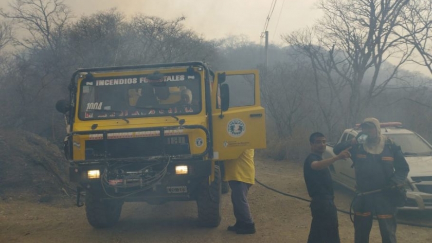 Continúan las tareas de sofocamiento de incendios forestales en la Provincia