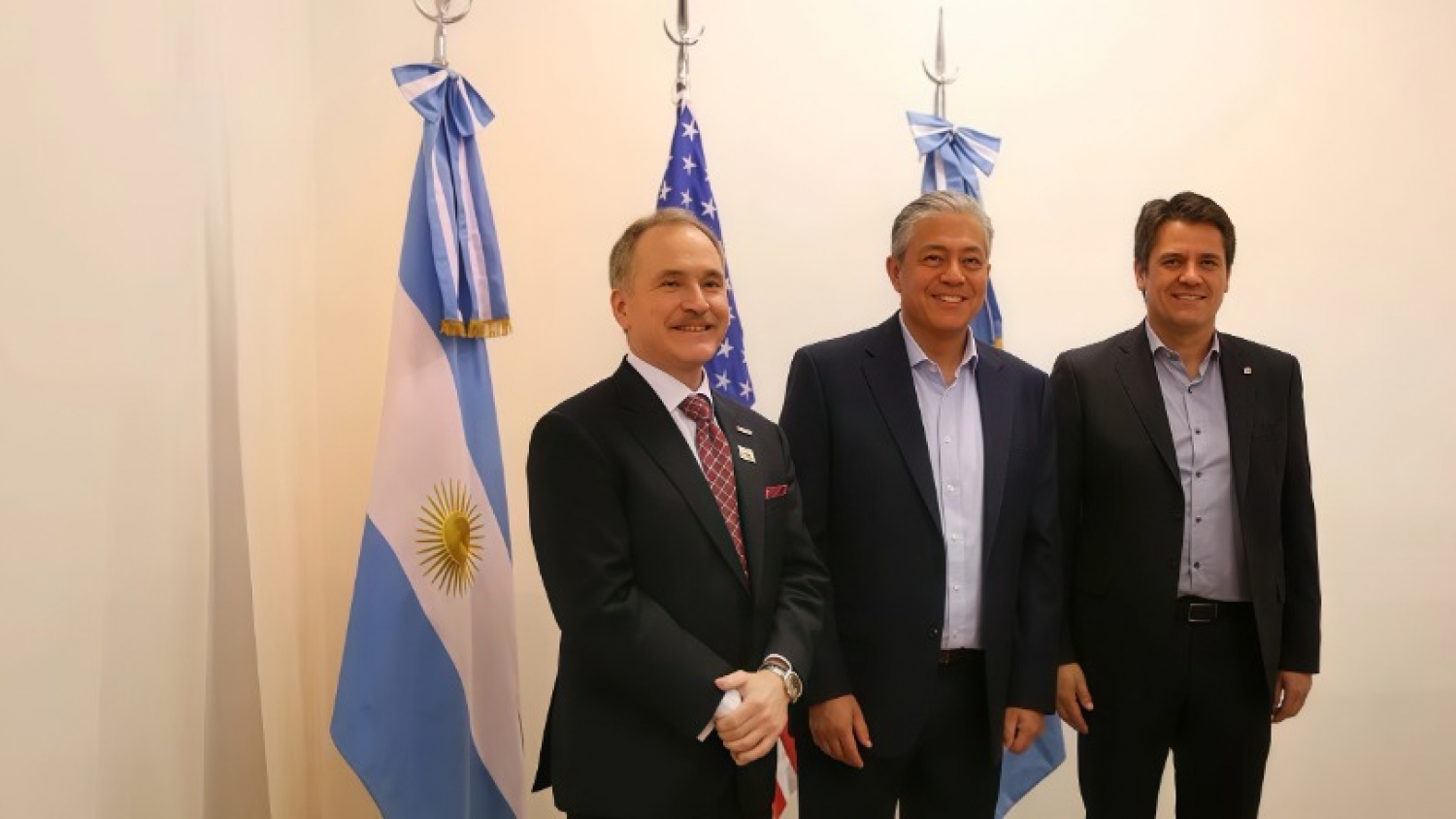 Figueroa y el embajador de EE.UU. analizaron inversiones en Neuquén
