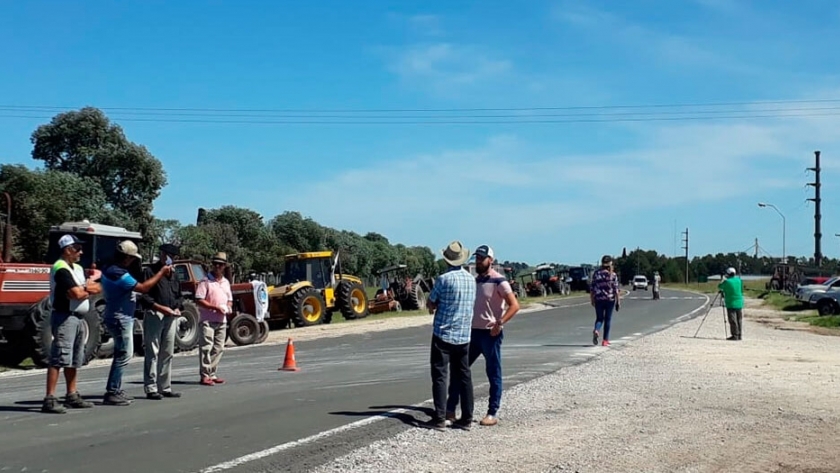 Con amplia convocatoria de productores, terminó el tractorazo en Crespo