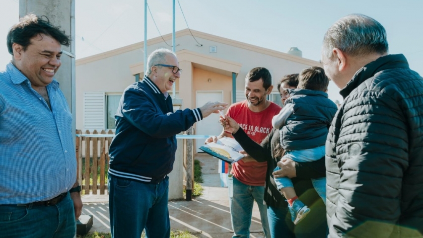 El gobierno de Misiones entregó viviendas a familias en el Barrio Itaembé Guazú de Posadas