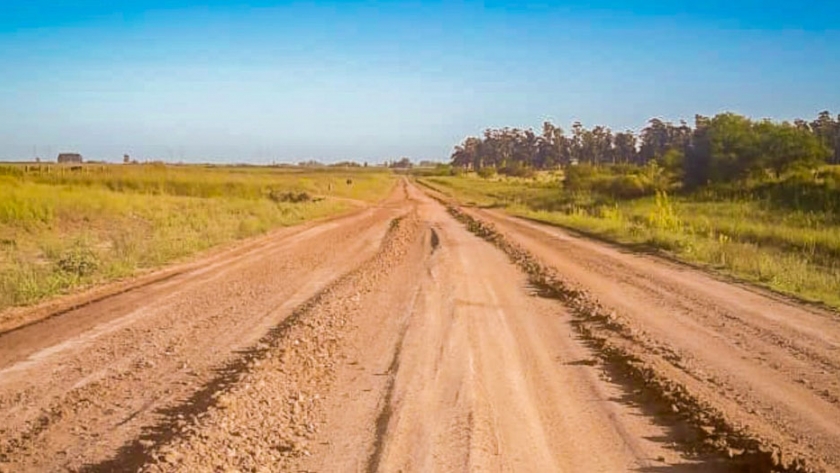 Comenzaron los trabajos de reposición de ripio en la ruta provincial 42