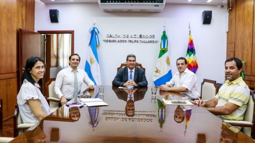 Más empleo formal privado: gobierno y empresarios trabajan para instalar una fábrica de madera plástica reciclada en el Chaco