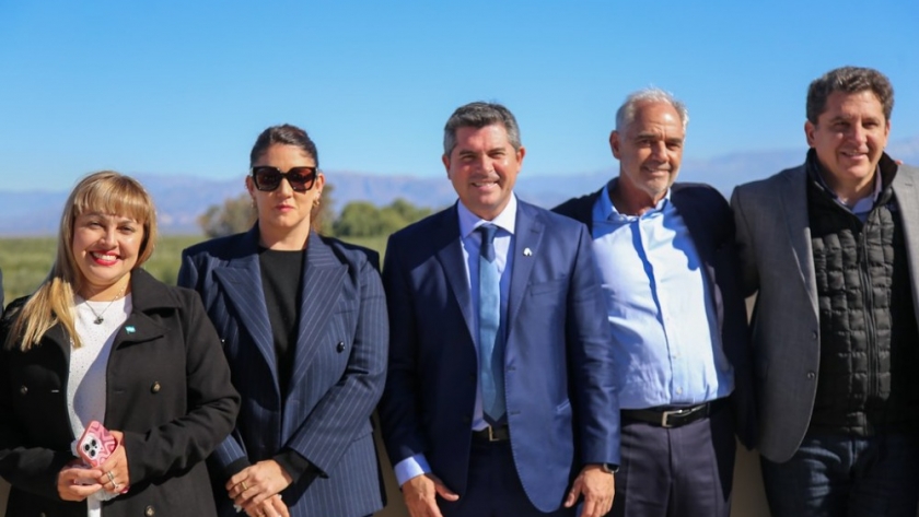 Orrego inauguró una planta modelo de aceite de oliva y marcó un hito en la industria olivícola
