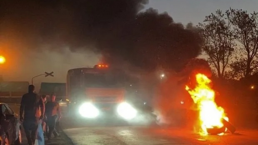 En acción: autoconvocados cortan ruta en reclamo al cierre de exportaciones y buscan marchar a Buenos Aires