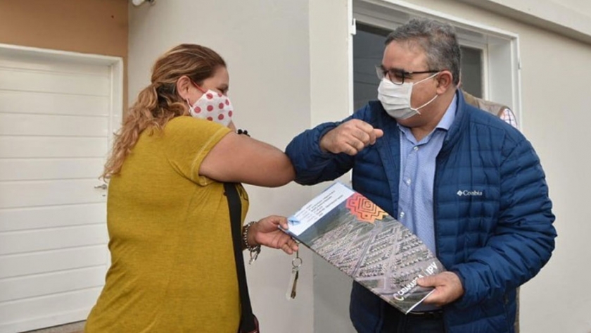 Raúl entregó viviendas en Chumbicha