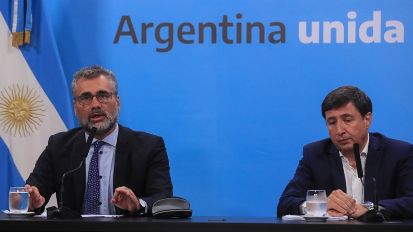 El Gobierno anunció bonos para beneficiarios de AUH, planes sociales y jubilaciones y pensiones mínimas