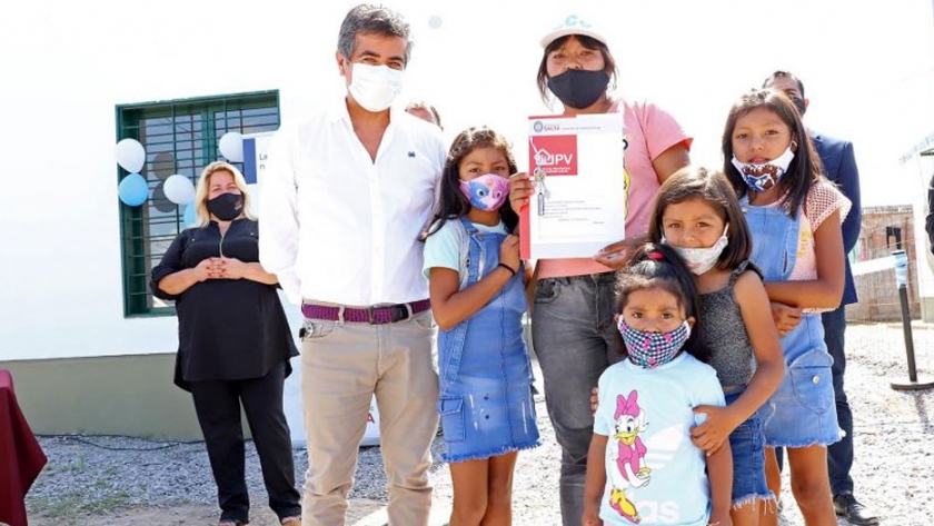 Familias de Capital recibieron viviendas construidas por cooperativas