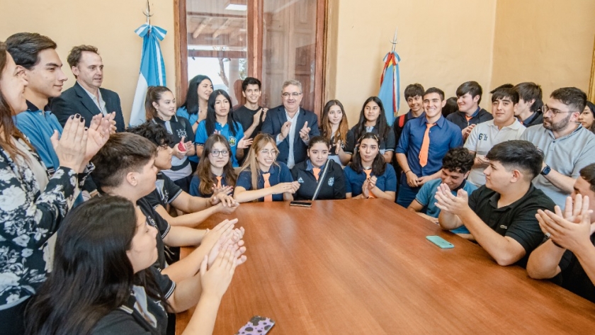 Ganadores de las Olimpiadas del Saber visitaron a Raul Jalil