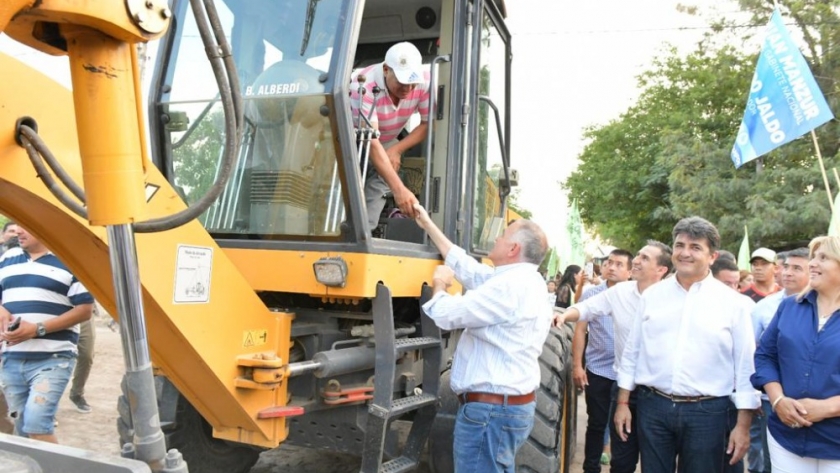 Jaldo supervisó obras en el barrio Santa Rosa de Alberdi