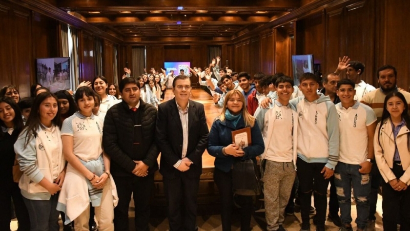 Alumnos de Nueva Esperanza visitaron Casa de Gobierno