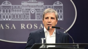 Luis Caputo anunció el superávit financiero del Gobierno en febrero