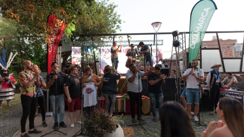 Albahaca, harina y folklore en el lanzamiento de “Chayas pa´l carnaval”