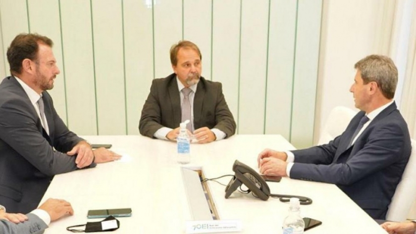 Uñac disertó ante empresarios en OEI Argentina: educación y productividad, los ejes del encuentro