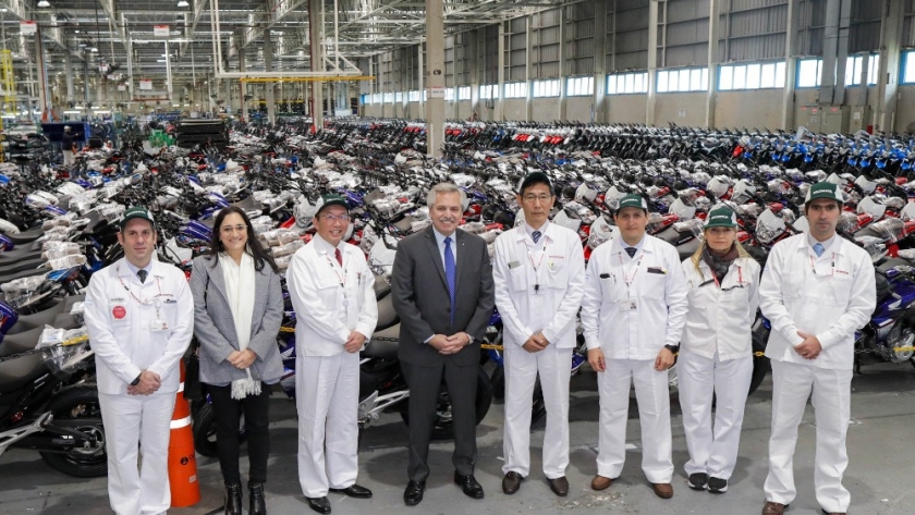 El Presidente visitó la planta de Honda Argentina que alcanza la producción de 1.200.000 motos de industria nacional