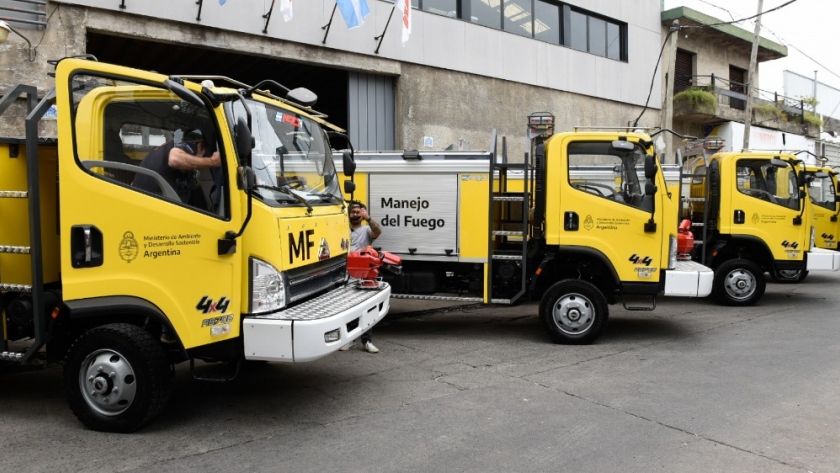 Ambiente adquirió 24 autobombas para el combate de incendios forestales