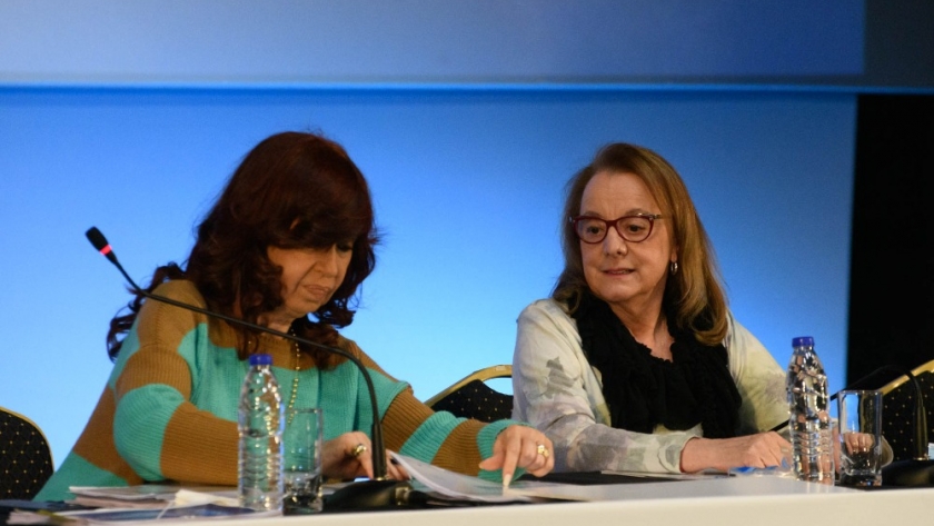 Cristina: “Desde que Alicia llegó al gobierno, Santa Cruz es la primera provincia en producción de plata y oro”