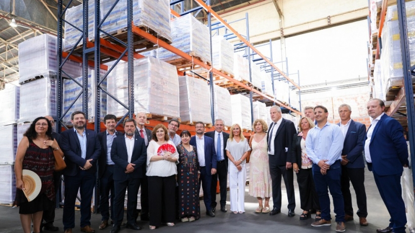 Alberto Fernández visitó la empresa Envaplast