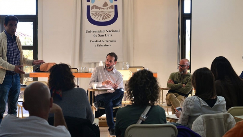 Macagno se reunió con representantes turísticos de Merlo