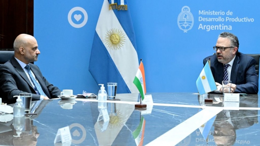 Kulfas avanzó en la agenda de electromovilidad y economía verde con India
