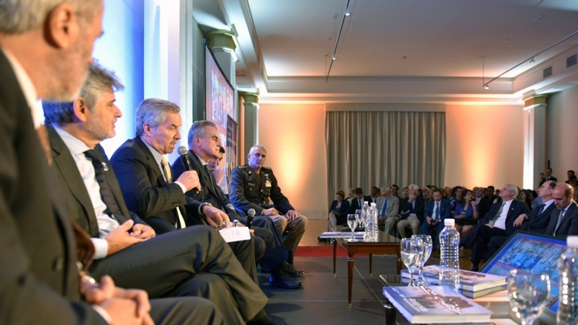 El canciller Solá afirmó que "defender la presencia argentina en la Antártida requiere coherencia y vocación nacional"