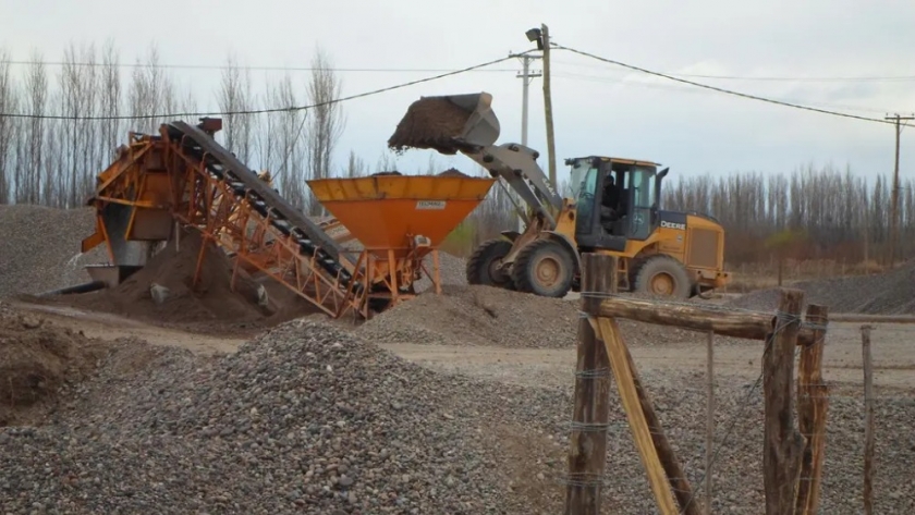 Weretilneck apuesta a la minería para superar la crisis económica