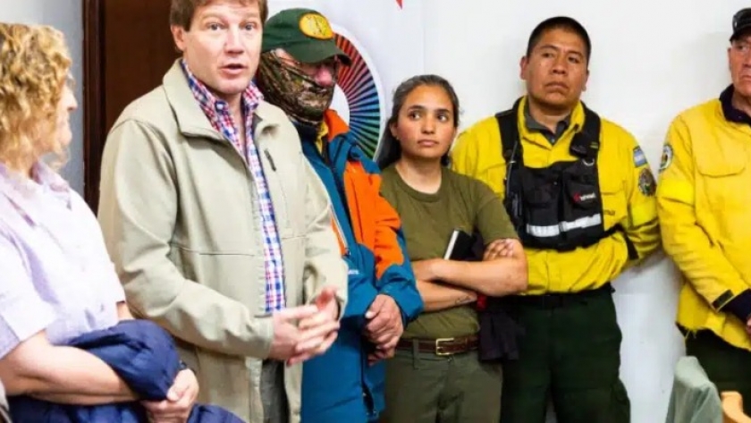 El Gobernador Melella saludó y agradeció a quienes participan del operativo contra el incendio en la reserva Corazón de la Isla