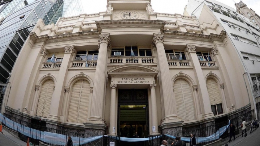 El Banco Central decidió mantener la tasa de interés elevada a pesar de la baja en la inflación