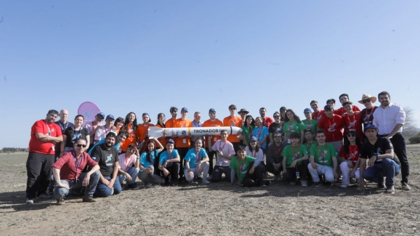 CANSAT 2023: Cinco equipos de escuelas lanzaron sus satélites en el centro espacial de la CONAE en Córdoba