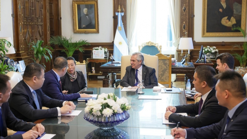 El presidente se reunió con las máximas autoridades de la empresa china Wuhan Yangluo Port Service Co