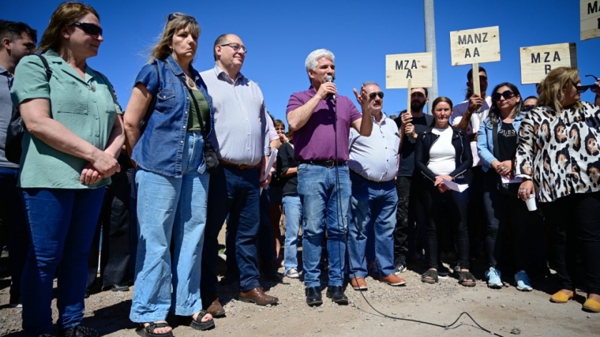 Poggi acompañó a preadjudicatarios capitalinos en la primera visita de obra a sus futuras viviendas