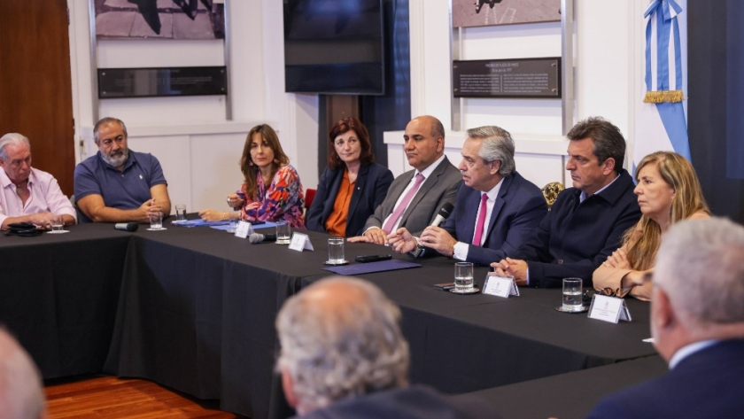 El Gobierno nacional acordó un aumento del 20% del salario mínimo