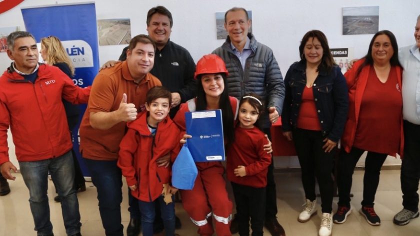 Gutiérrez entregó 24 viviendas en Cuenca XV