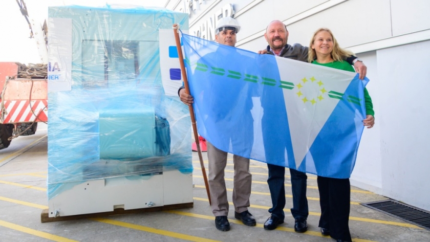 Insfrán asistió a la descarga del Ciclotrón para el Centro de Medicina Nuclear y Radioterapia