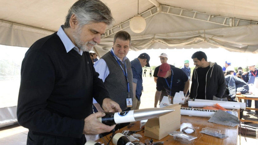 Se lanzaron cinco satélites experimentales construidos por estudiantes de Argentina