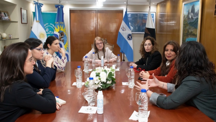 Alicia recibió autoridades con quienes dialogó sobre las leyes Belén y Olimpia